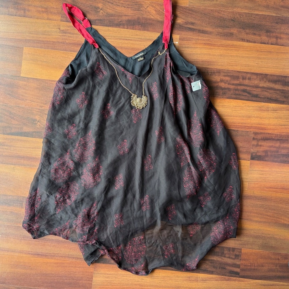 Ana‎ & Rose 2X Black Red Paisley Tunic Top Detachable Necklace Handkerchief Hem